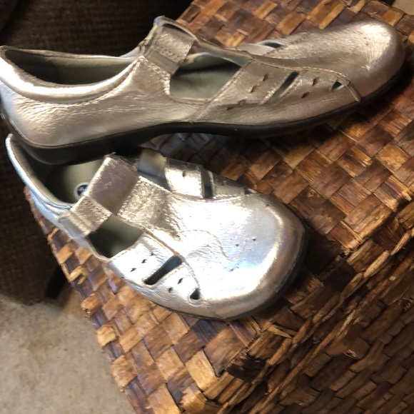 Dr. Scholls Metallic Silver loafers. - Picture 2 of 4